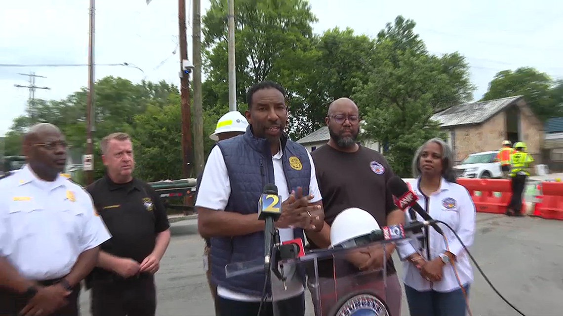 Mayor Andre Dickens Gives Update On Water Main Breaks In Atlanta Full