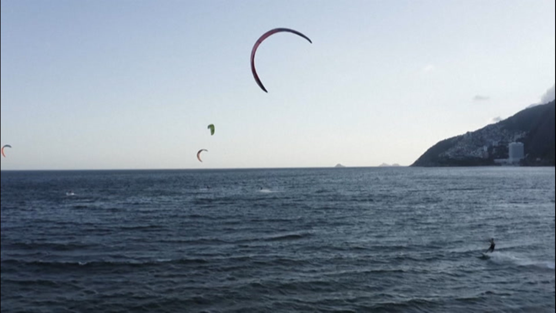 Kite surfers enjoy perfect wind conditions in Brazil