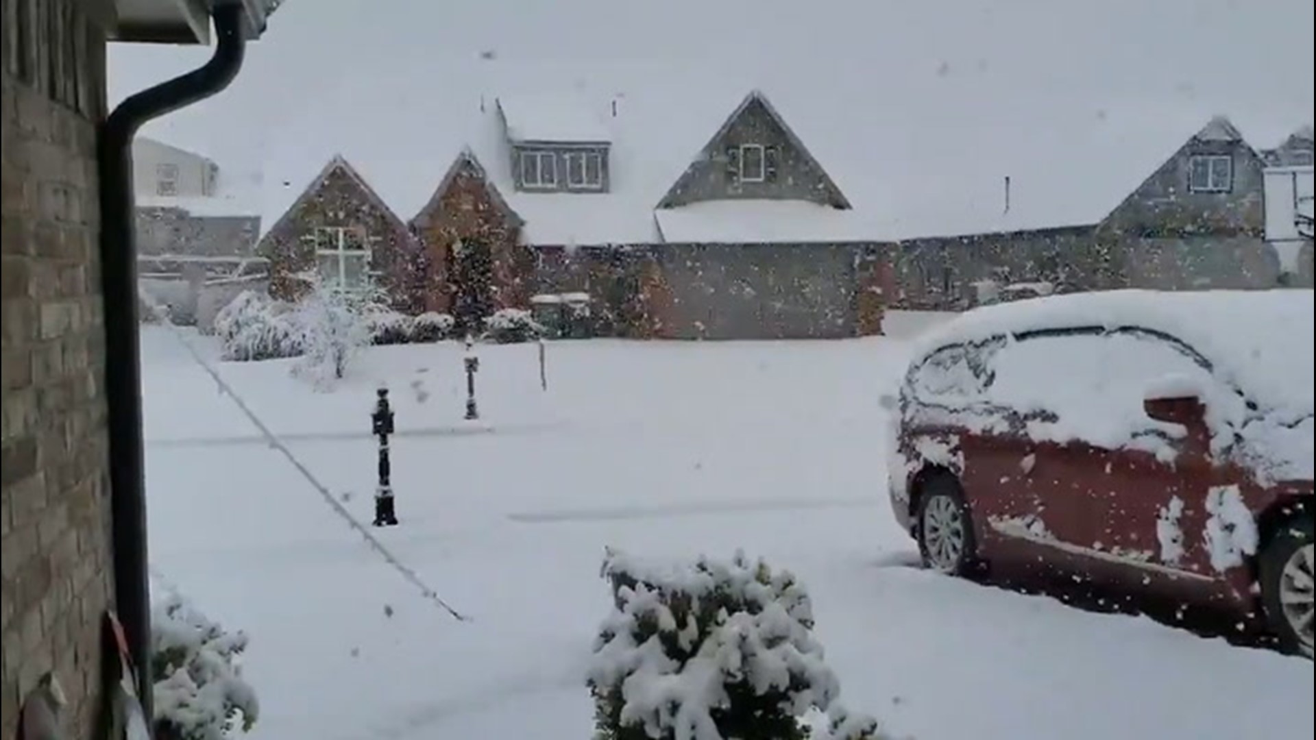 Videos filmed a few hours apart show the difference in snowfall and accumulation in Bixby, Oklahoma, on Dec. 13.