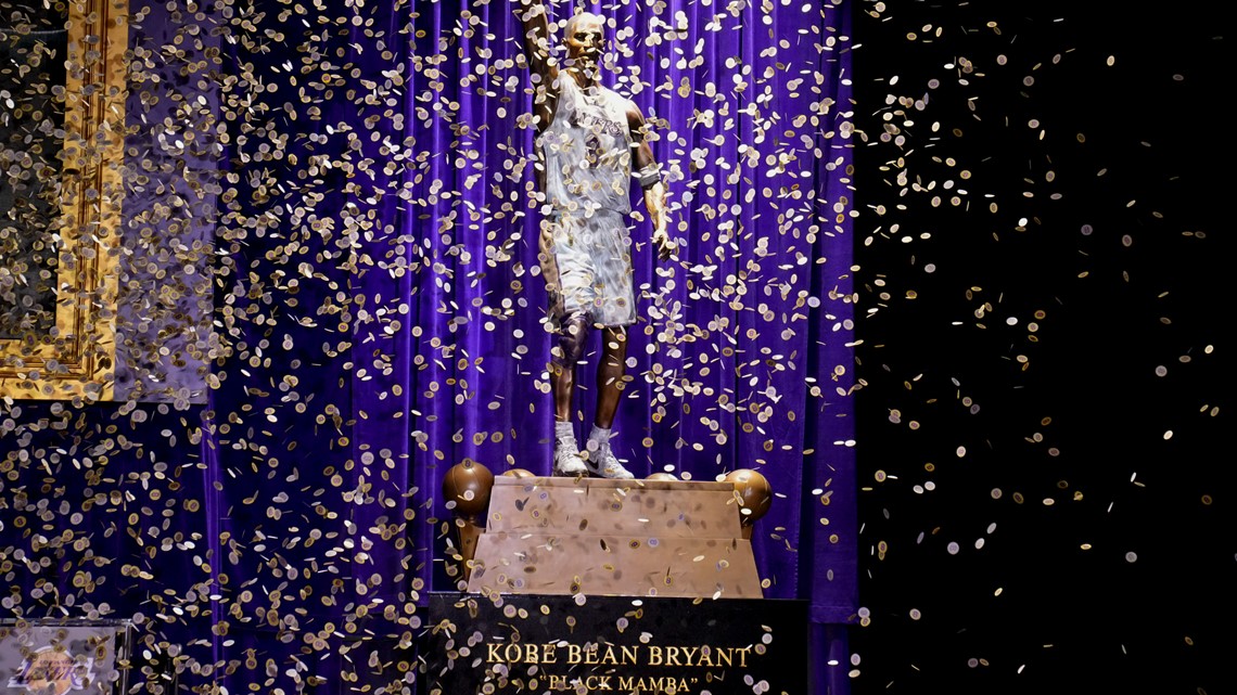 Lakers unveil bronze statue of Kobe Bryant - Vimarsana News