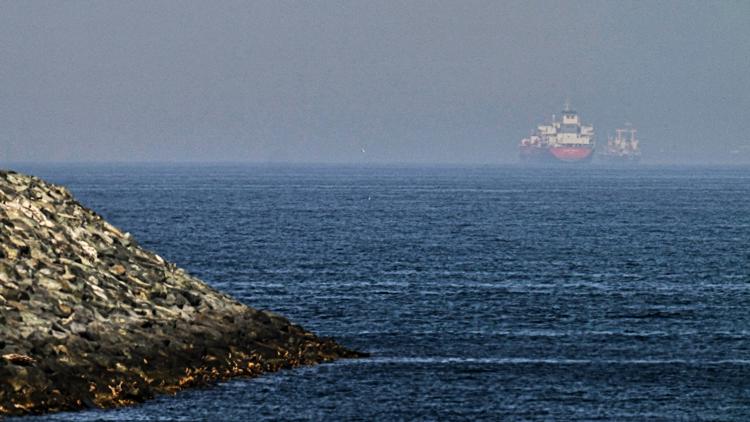 US fights to reopen Strait of Hormuz as UAE comes under attack in a ...