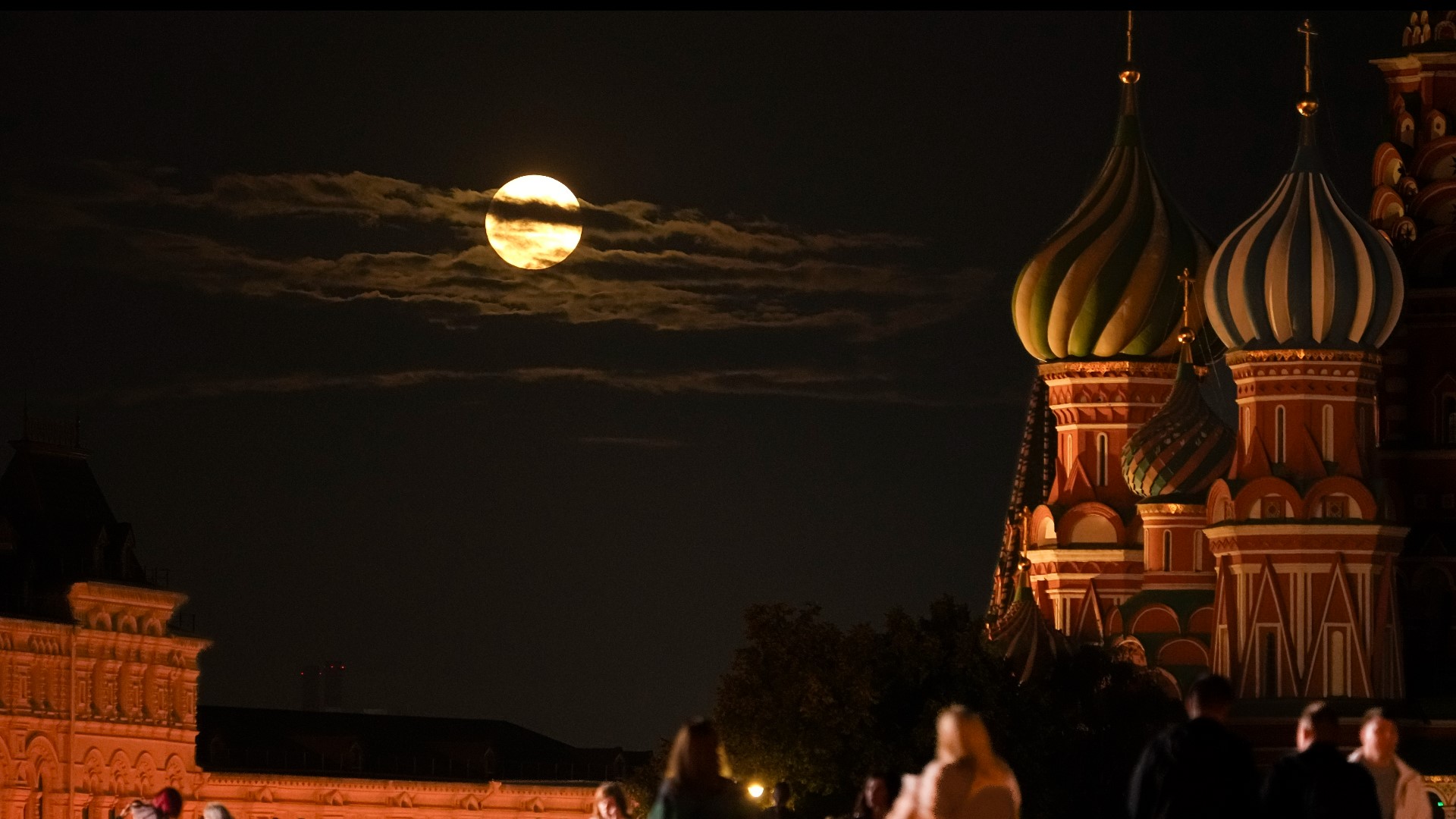 PHOTOS: Rare blue supermoon lights up August night sky | 11alive.com