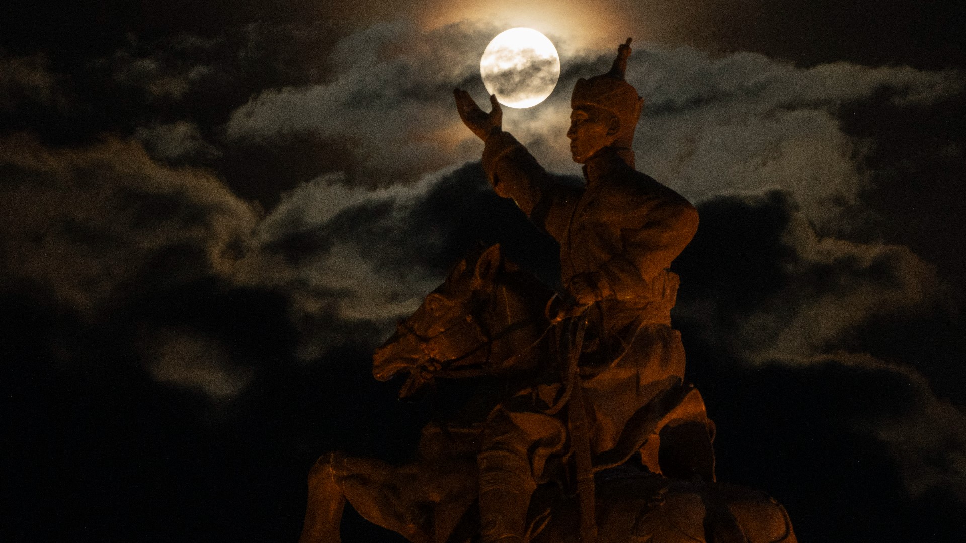 PHOTOS: Rare blue supermoon lights up August night sky | 11alive.com
