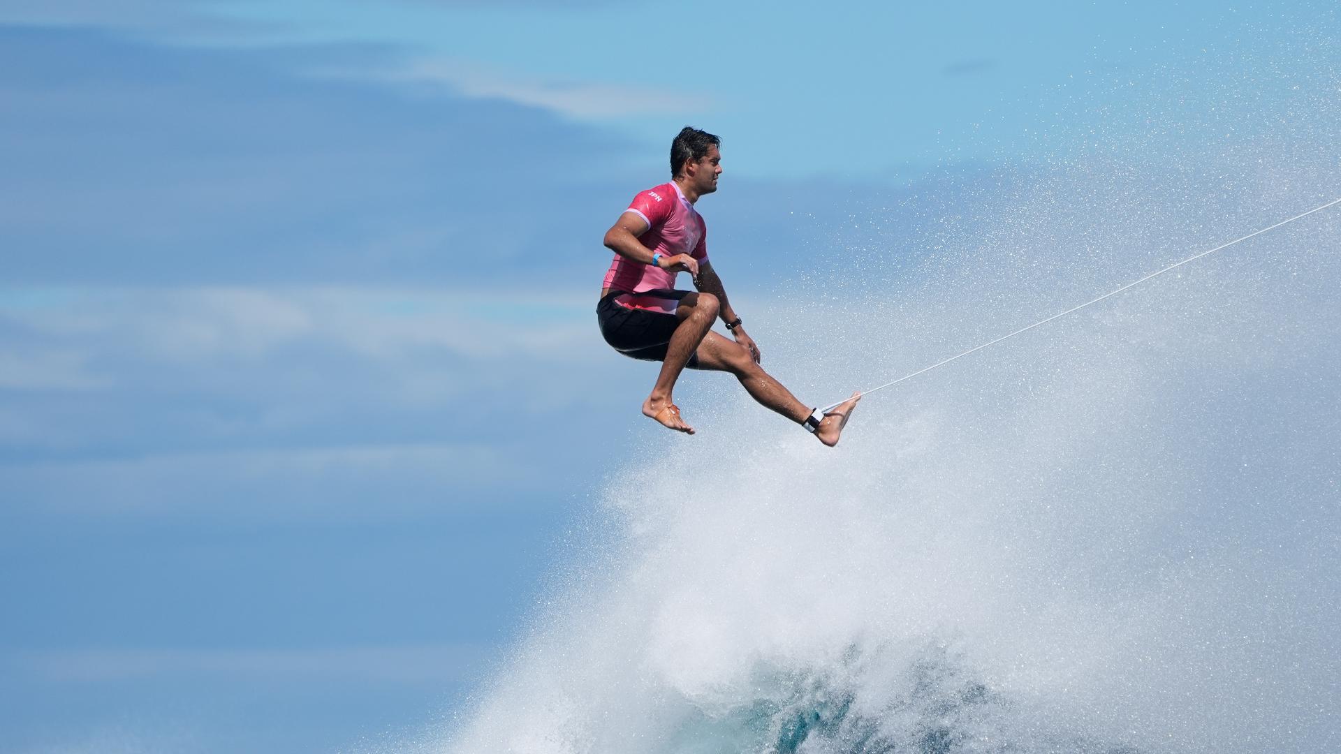 How photographers are capturing Olympic surfing | 11alive.com