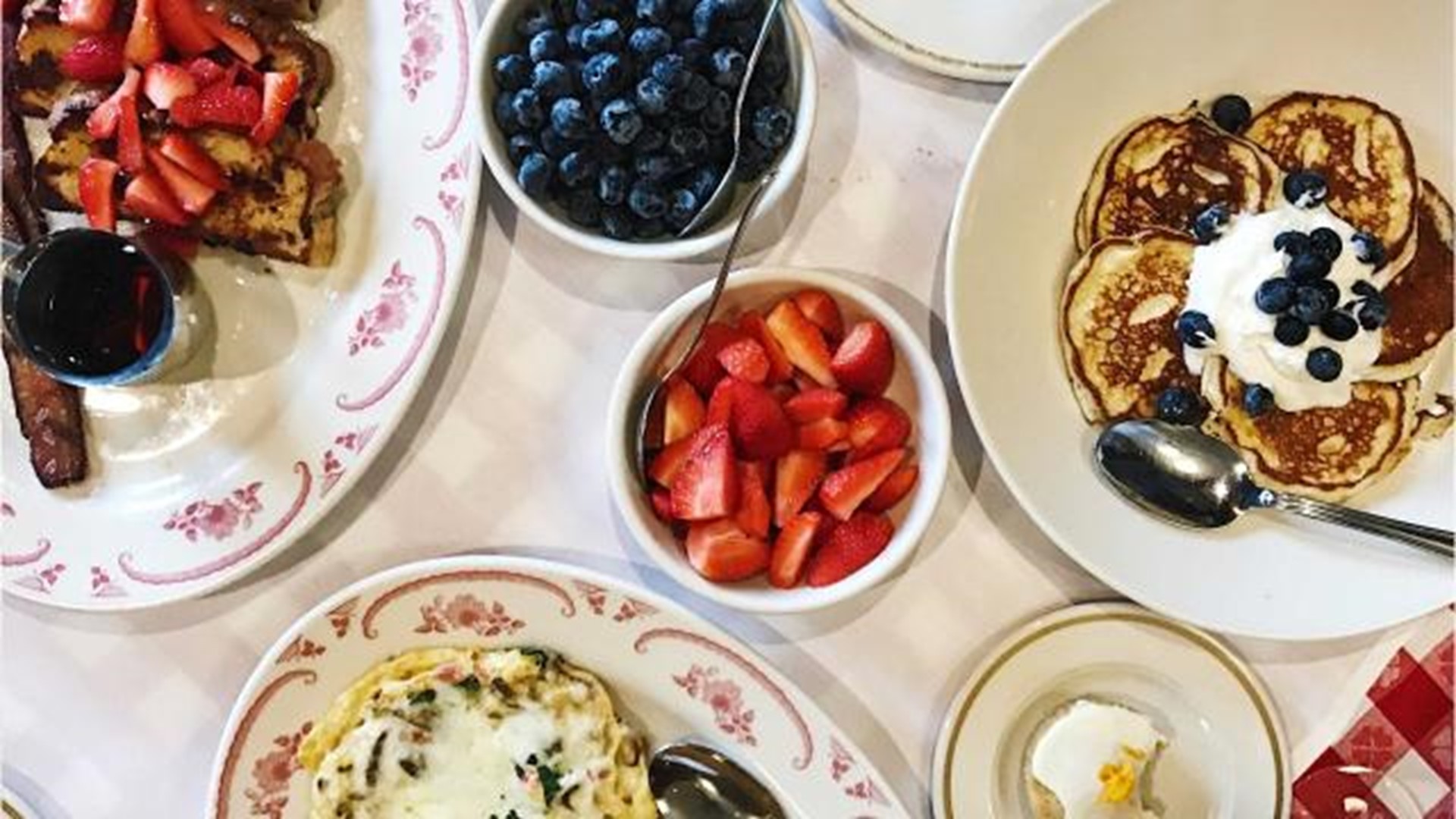 Toast mom with free mimosas, meal deals and more on Mother's Day |  11alive.com