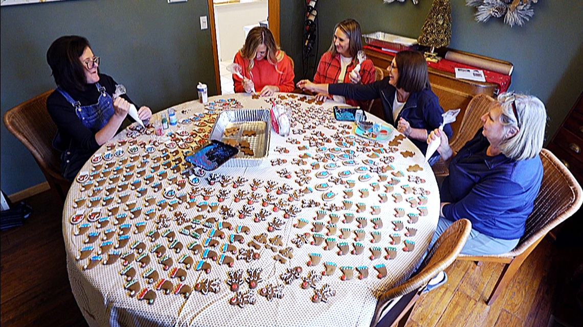 In kitchen frenzy, 5 women bake 3,885 Christmas cookies | 11alive.com