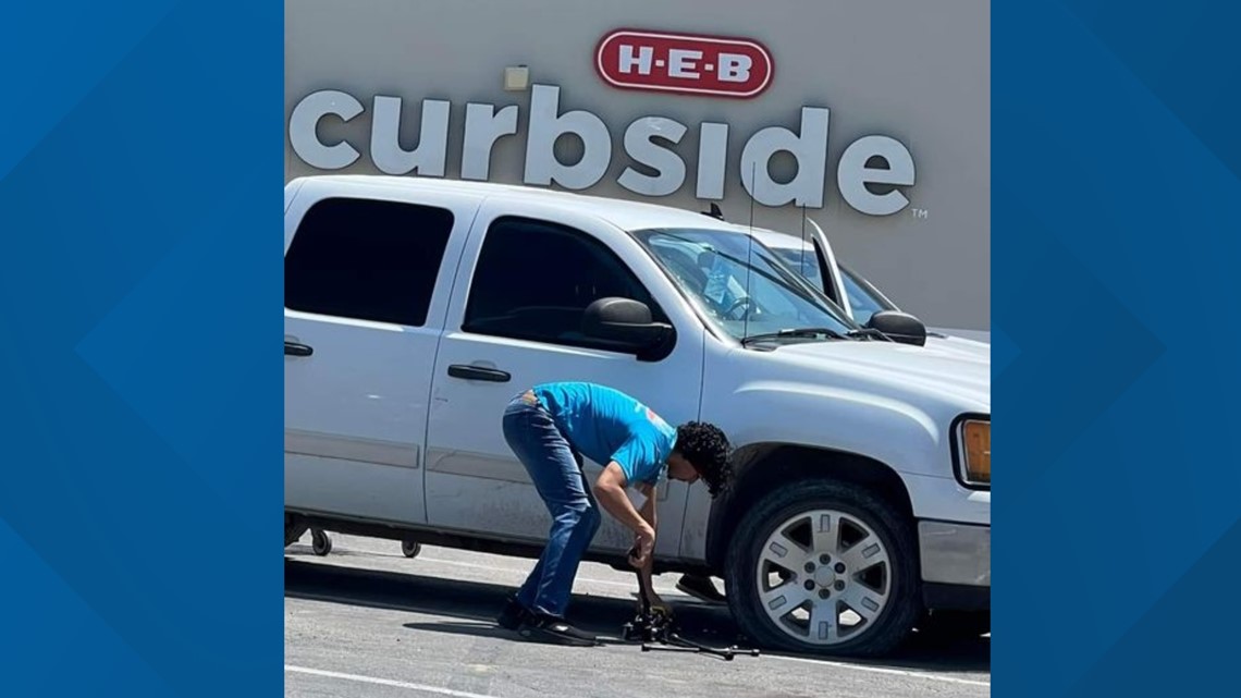 HEB employee helps change curbside customer's flat tire
