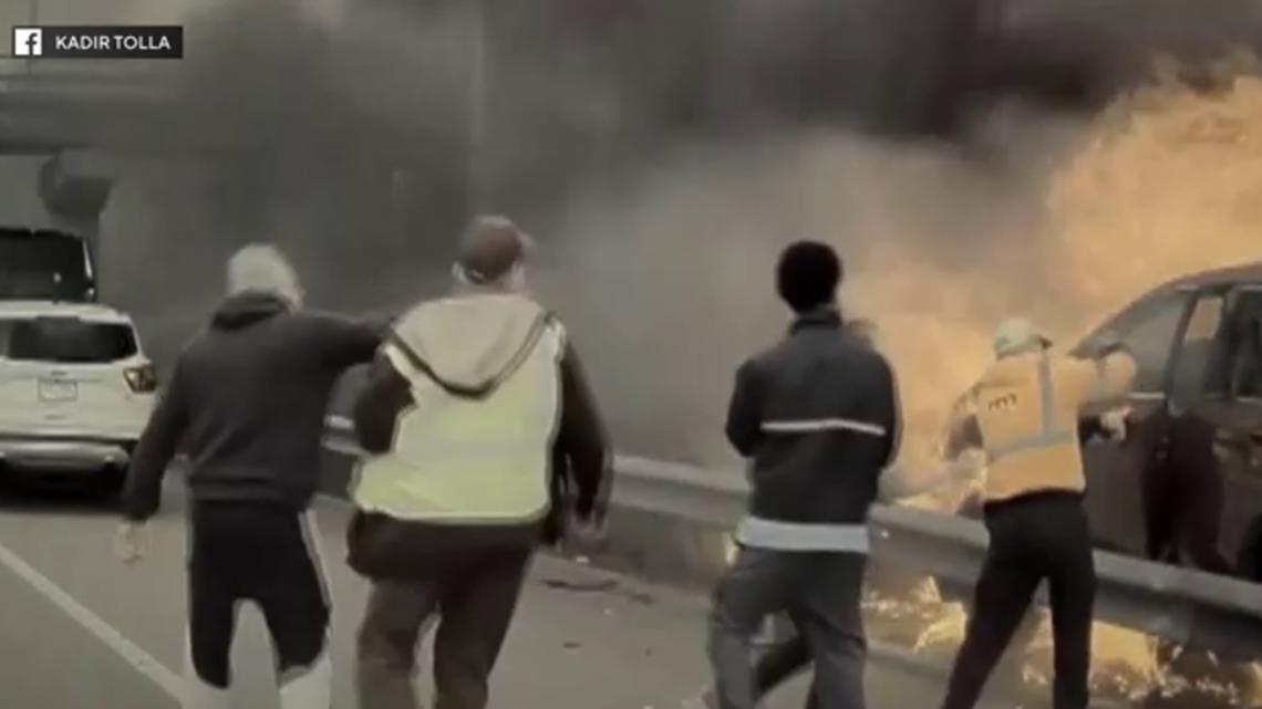 Good Samaritans rescue man from car fire - Vimarsana News