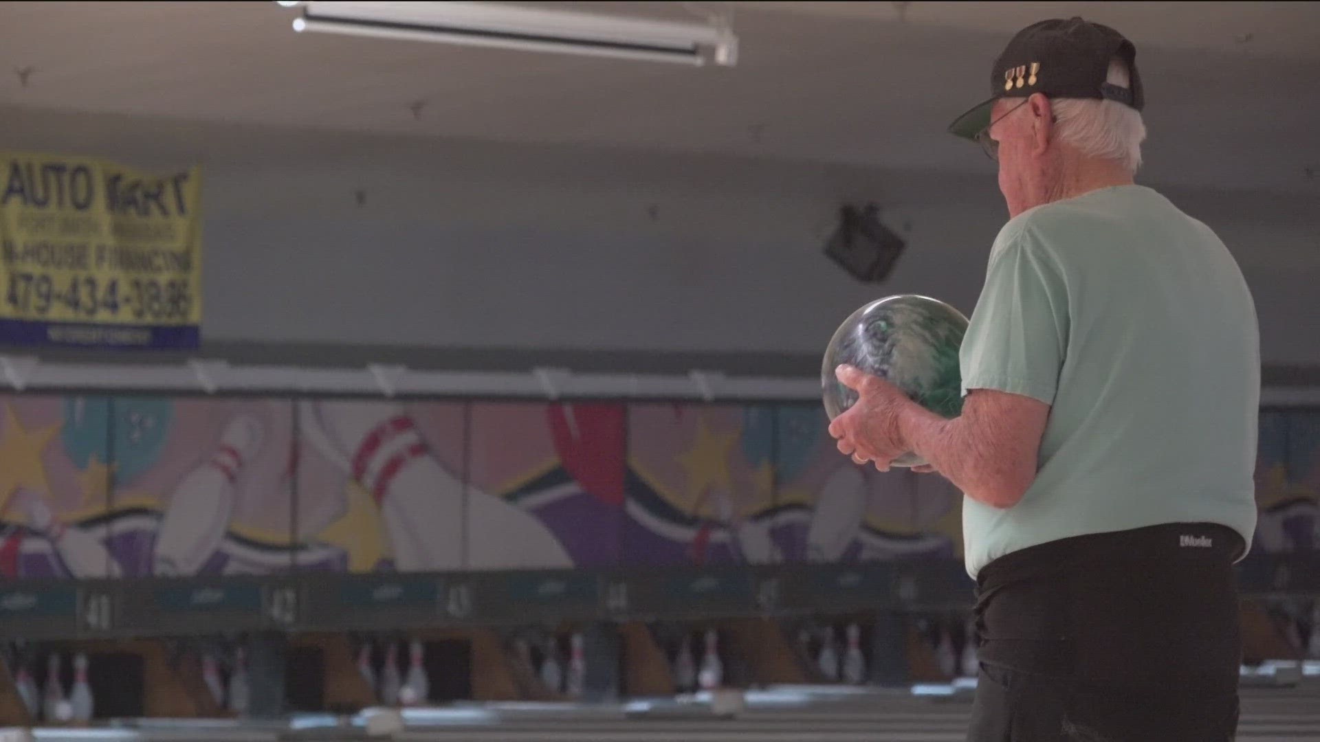 A WORLD WAR 2 VET IS AGING GRACEFULLY...AND HAVING FUN DOING IT...