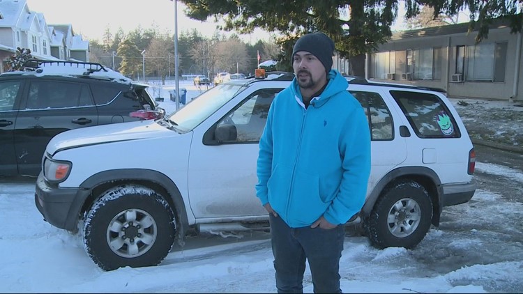 Man frees more than 20 drivers stuck on icy off-ramp during storm