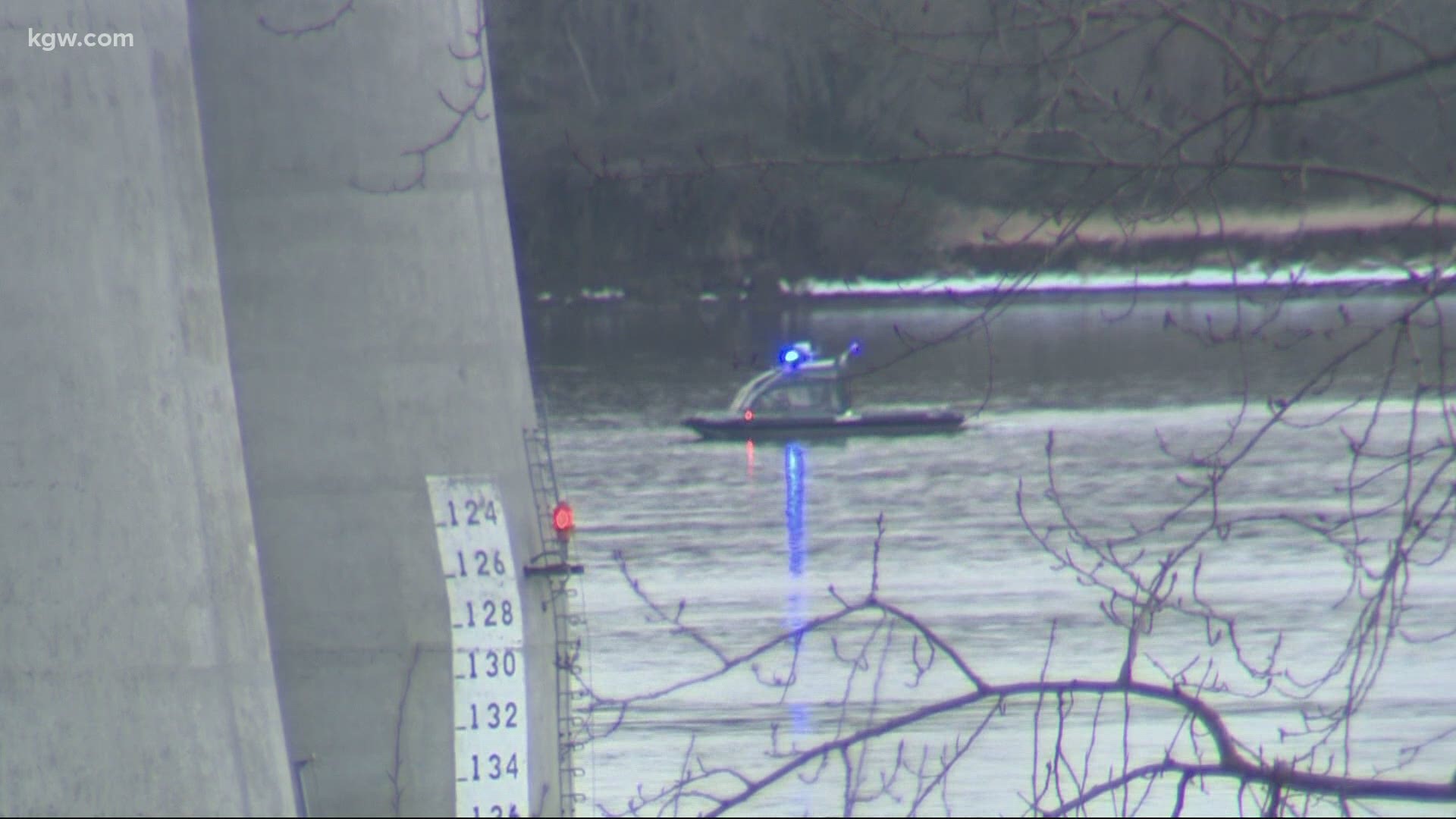 Divers find car, body in river at Glenn Jackson Bridge ...