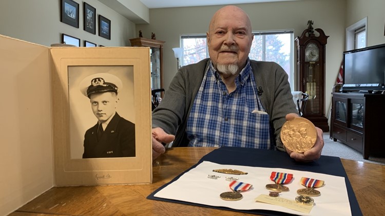 WWII Merchant Marine veteran receives Congressional Gold Medal