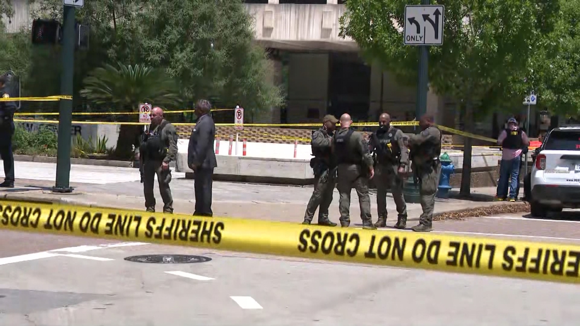 Harris County deputy constable shot in downtown Houston | 11alive.com