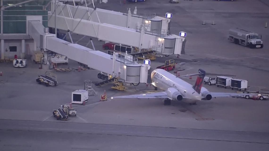 Houston Police: Passenger tried to breach cockpit door on Delta flight to Atlanta