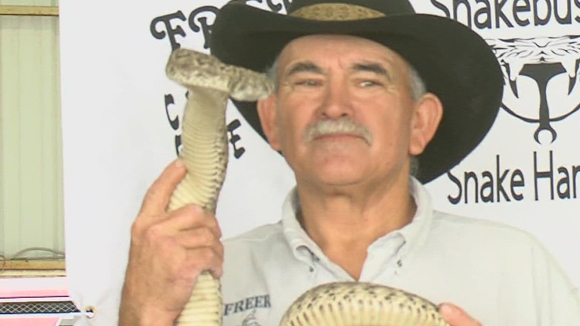 TX Rattlesnake handler dies from bite at Rattlesnake Roundup