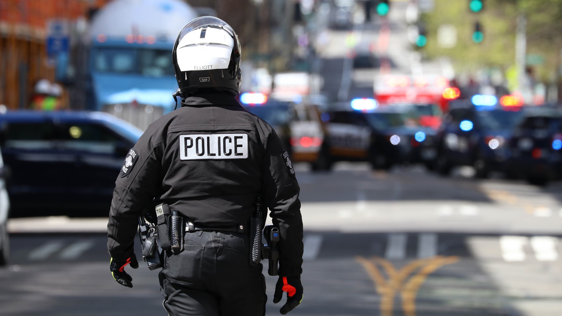Three Seattle police officers shot, one suspect dead, two in custody ...