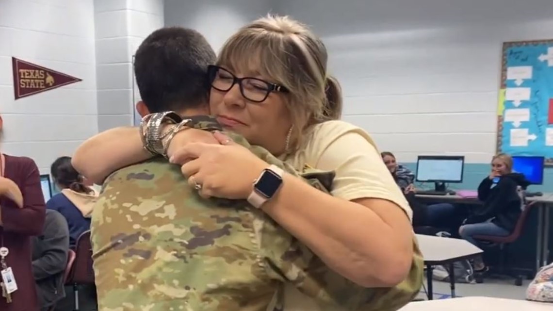 Soldier Returns Home Surprises Mom In Silsbee Isd Classroom 4837