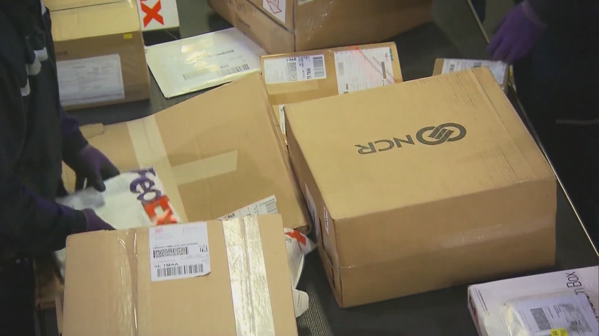 Holiday shipping deadlines for 2025: FedEx, UPS and USPS dates ...