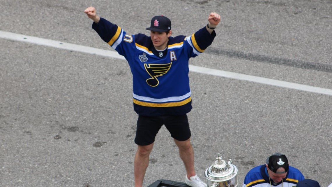 The moment Pat Maroon put a baby in the Cup during the Blues parade | www.neverfullmm.com