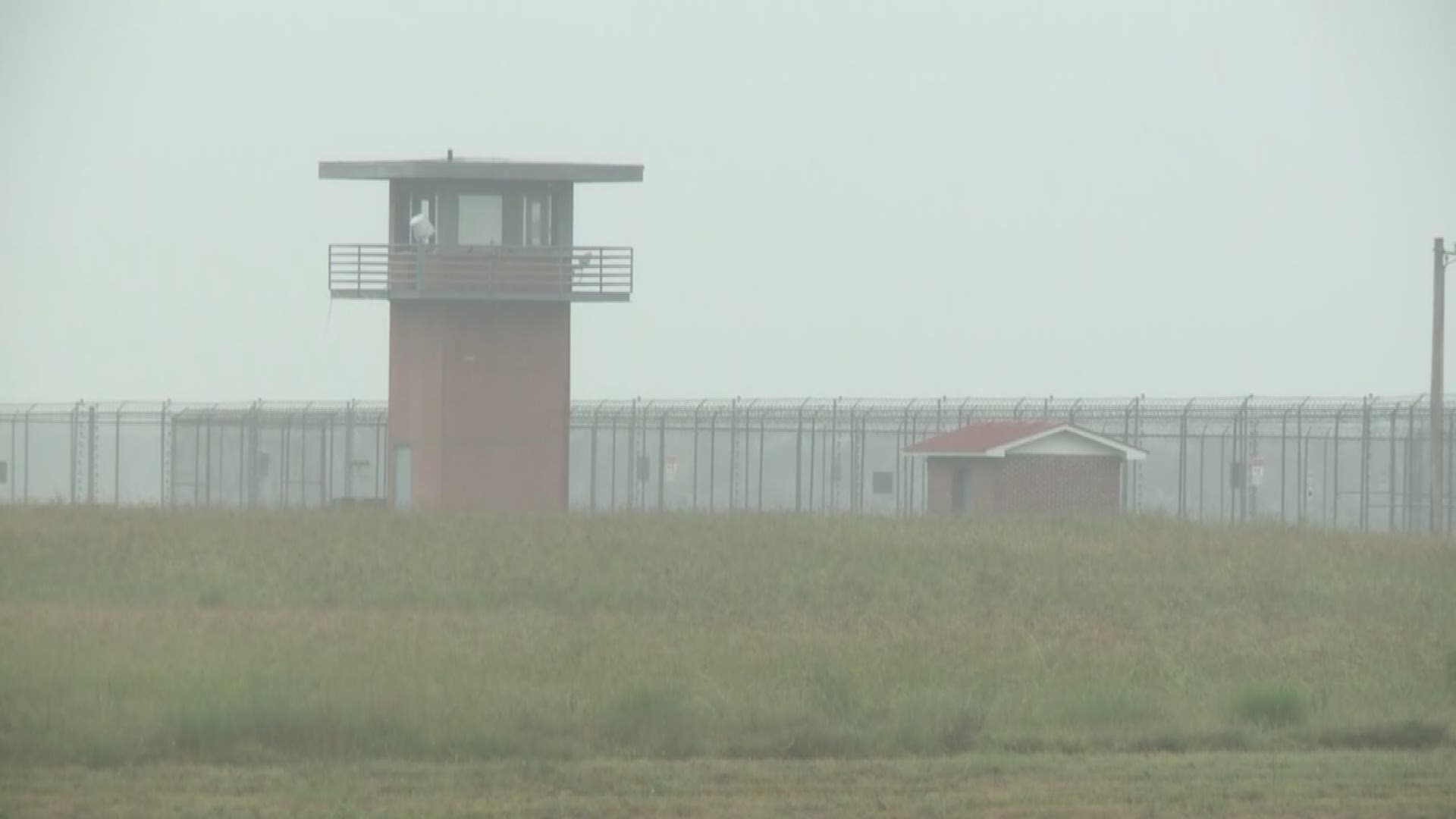 Maximum security inmates take over Tucker unit, officers inside ...