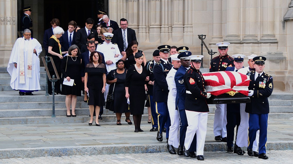 Military pallbearer completes duties at John McCain procession despite ...