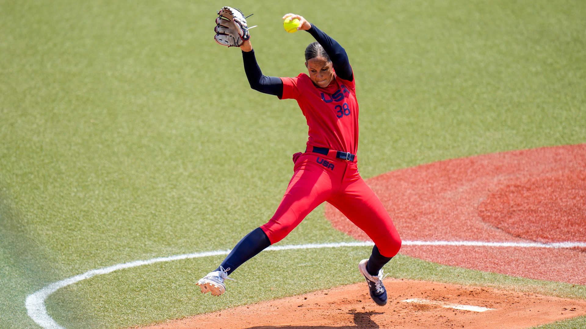 Cat Osterman, the last remaining player from the 2004 U.S. gold medalists, dominated on the mound on in a 2-0 win.