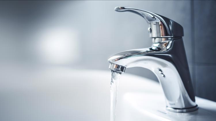 Funcionarios advierten sobre persona que se hace pasar por empleado de Gwinnett Water y pide tomar muestras de agua
