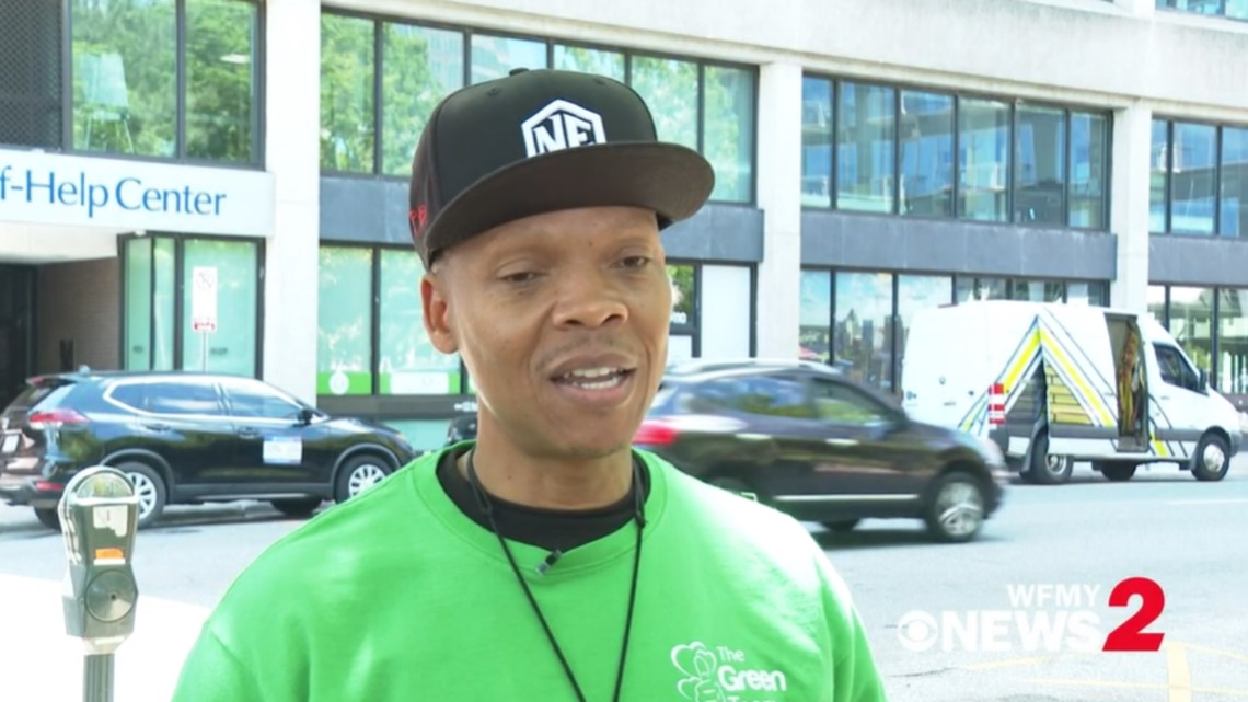 New Edition singer feeds homeless in Greensboro - Vimarsana News