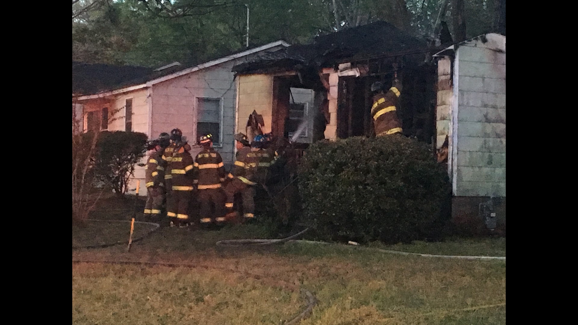 Fire destroys vacant house on Dexter Ave. in Macon | 11alive.com