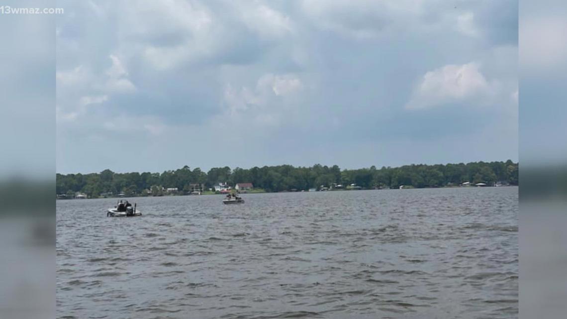 Man is dead after falling off boat at Lake Blackshear | 11alive.com