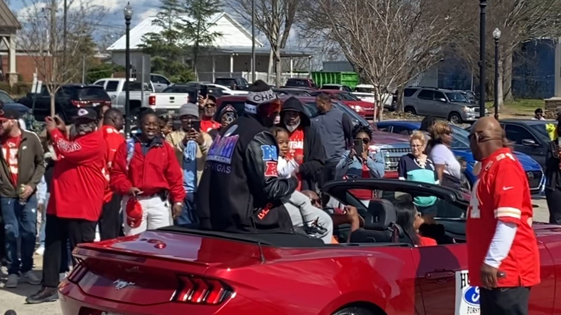 Forsyth holds parade for super bowl winner Malik Herring - Vimarsana News