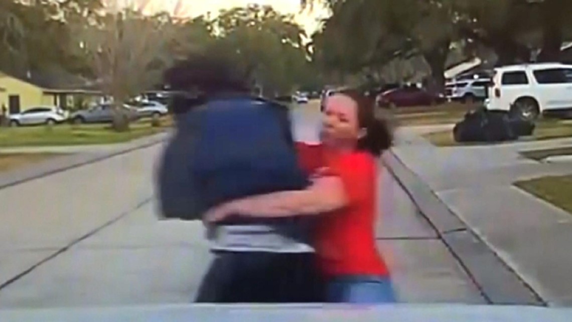 WATCH: Texas mom makes perfect tackle to bring down suspected peeper - Vimarsana News