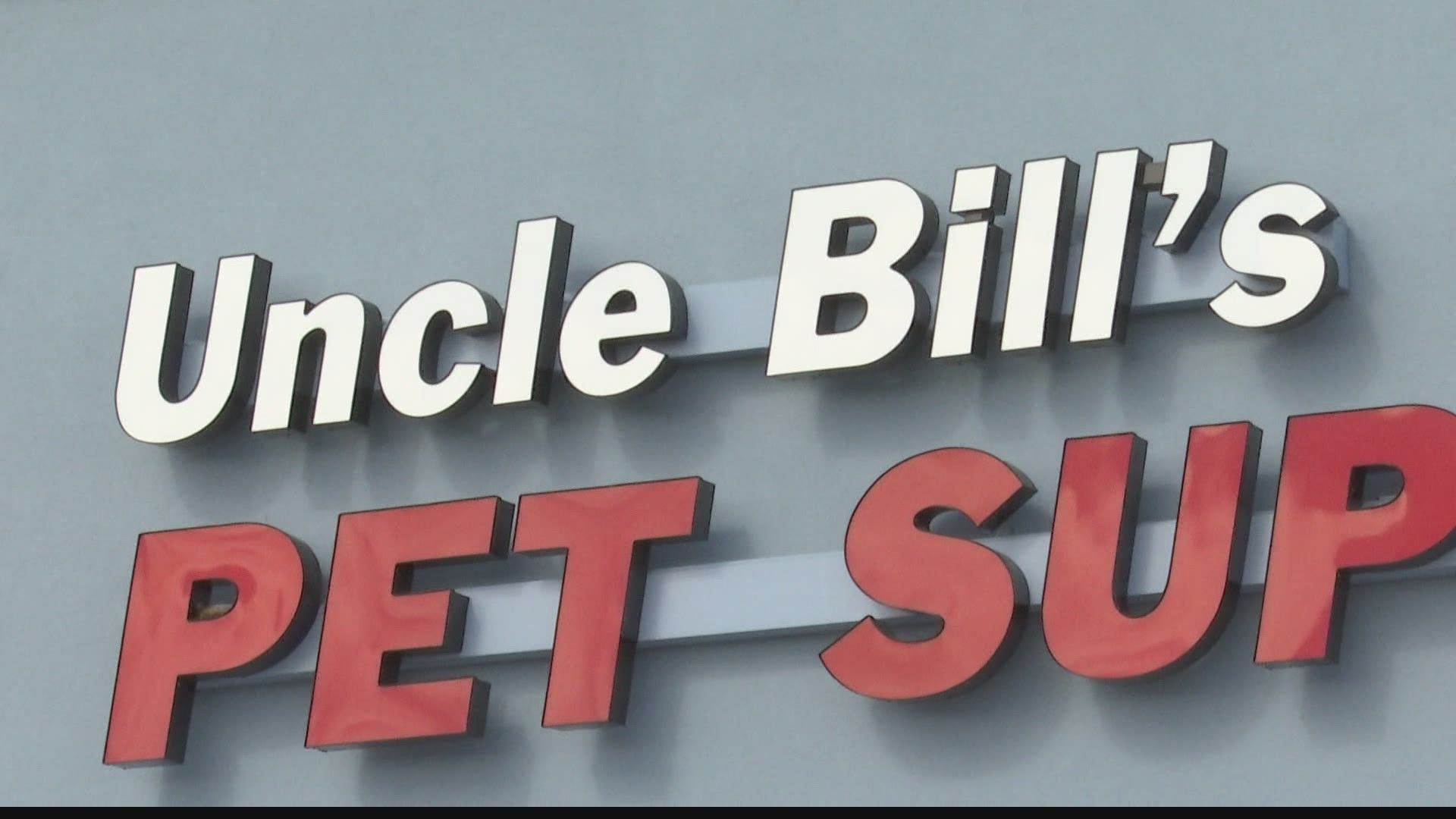 A Monday night fire in the middle of the snowstorm killed about 100 animals at the westside Indy Uncle Bill's Pet Store.