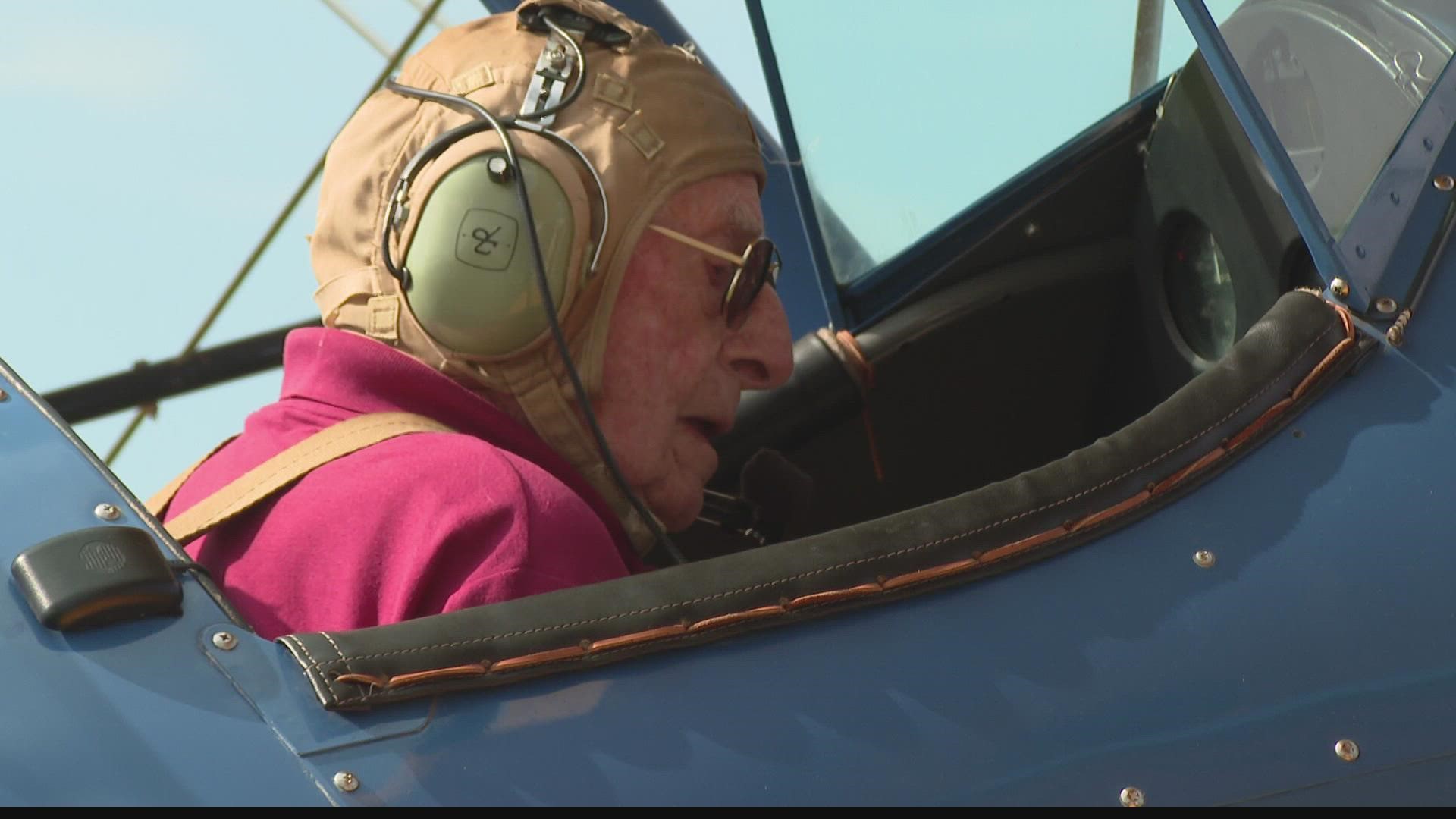 Jim Reynolds' ride Saturday took place in a plane similar to one he flew in the 1940s.