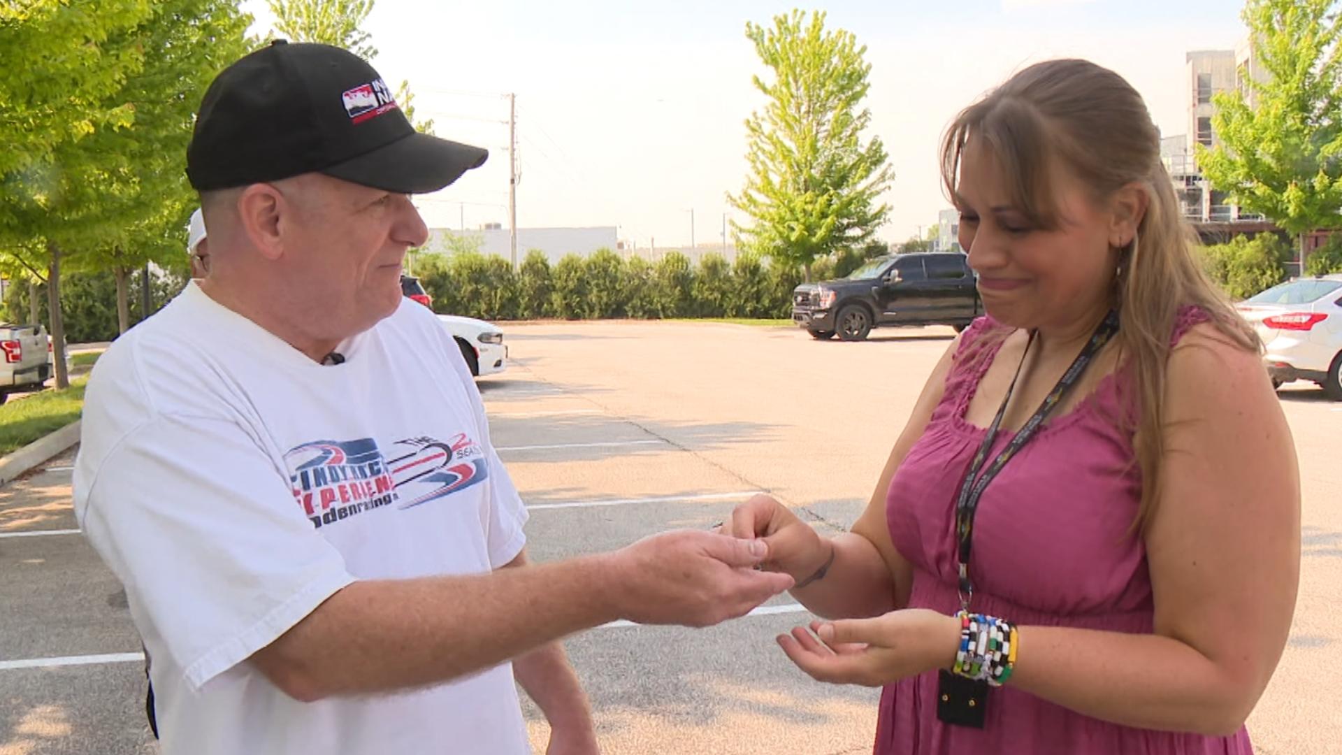 Good Samaritan finds lost IndyCar necklace, returns it to owner ...