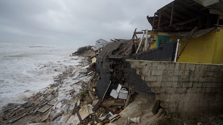 Florida homes fall into Atlantic as Nicole slams coast