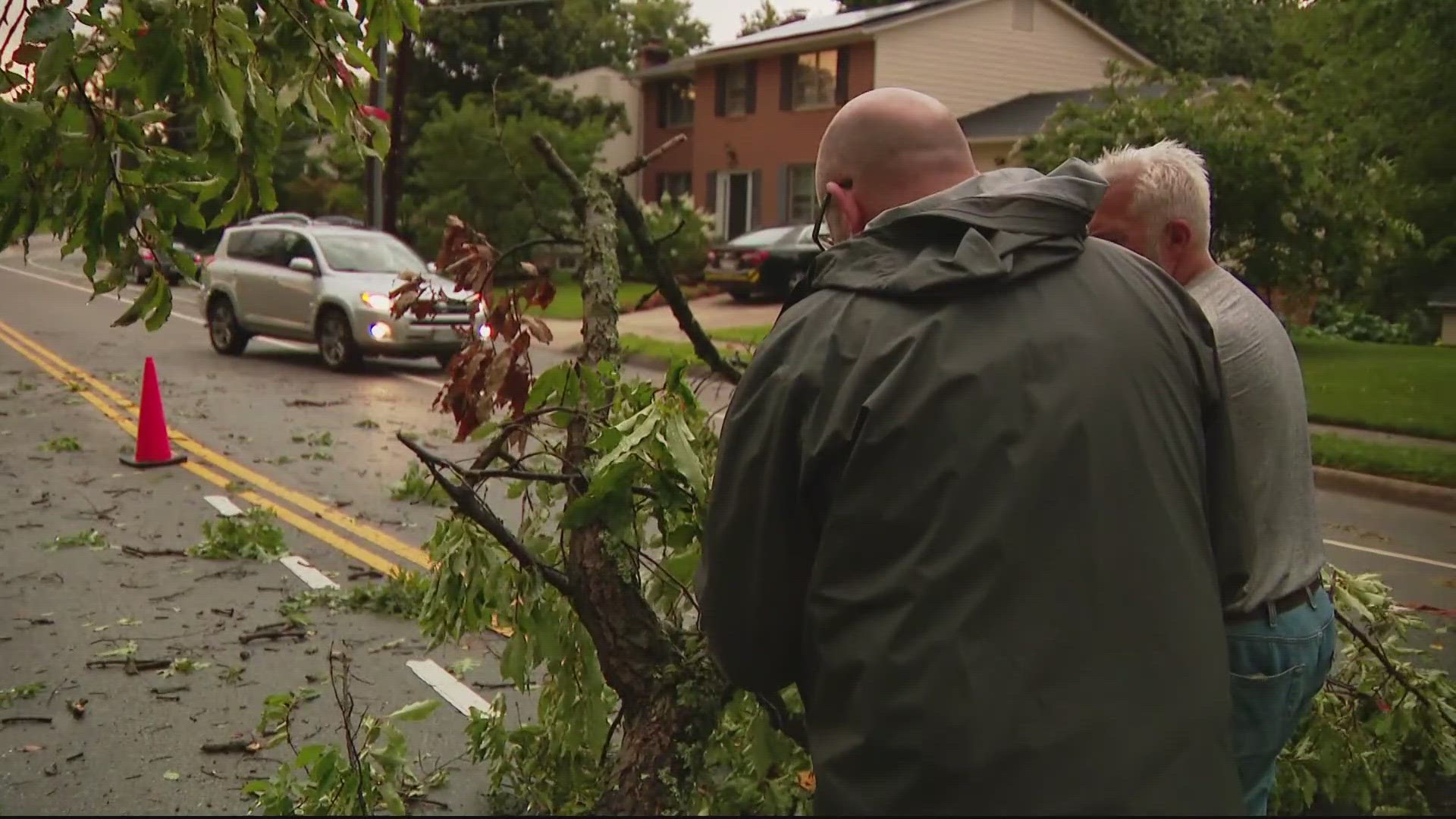 Eastern US storms: 2 dead, thousands without power | 11alive.com