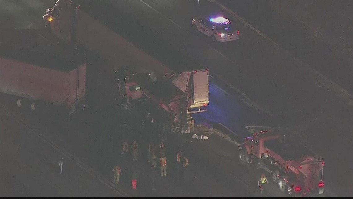 I-85 shut down due to wreck involving multiple tractor trailers