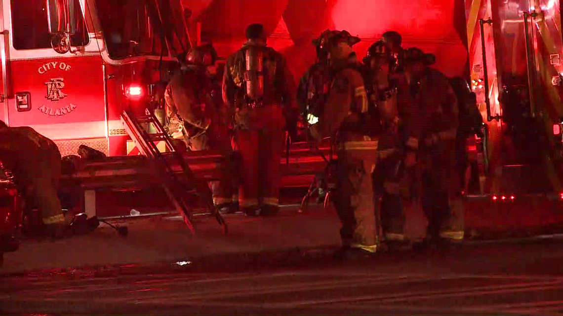 Fire at Paris on Ponce crews responding