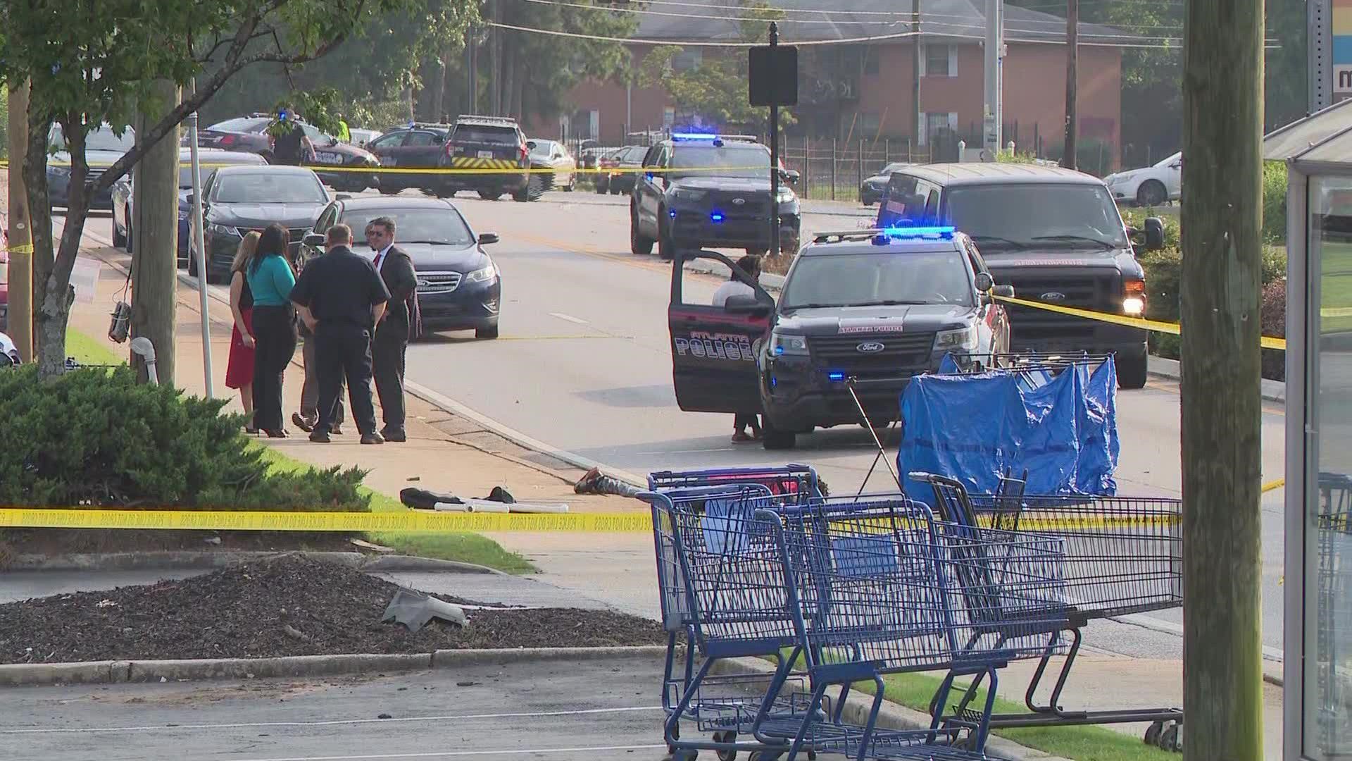 1 dead after shooting at metro Atlanta shopping center