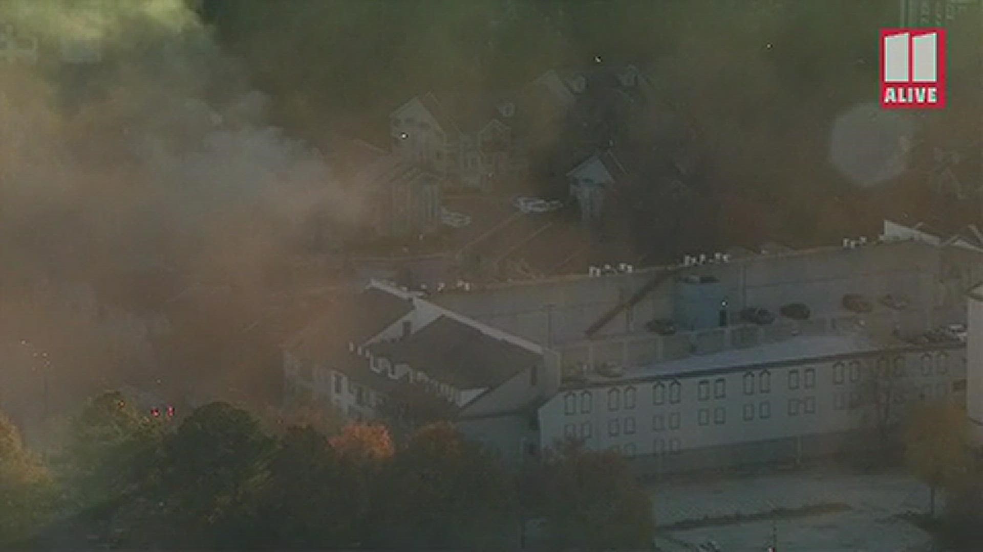 Fire at Atlanta apartment complex | Raw chopper video | 11alive.com