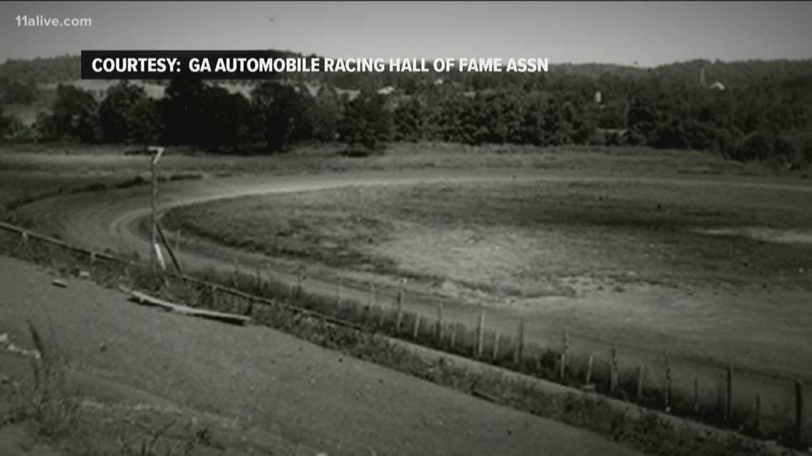 Lake Lanier divers show the dangerous and deadly environment under the