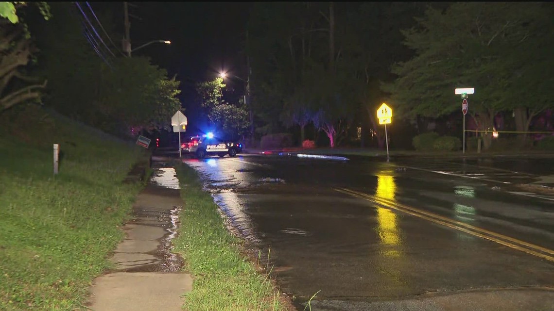Water main break shuts down part of road in Dunwoody | 11alive.com