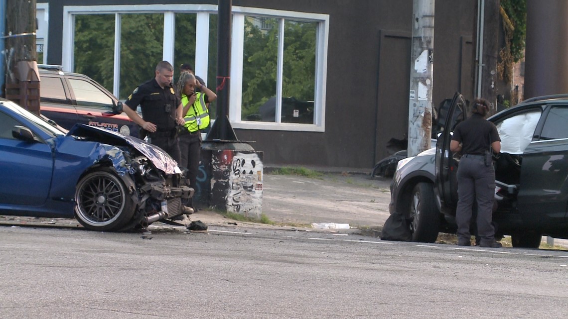 Child critical after 2-car accident in Atlanta | 11alive.com