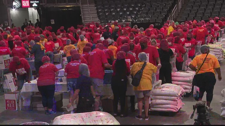 Atlanta Hawks host 'million meal pack' event