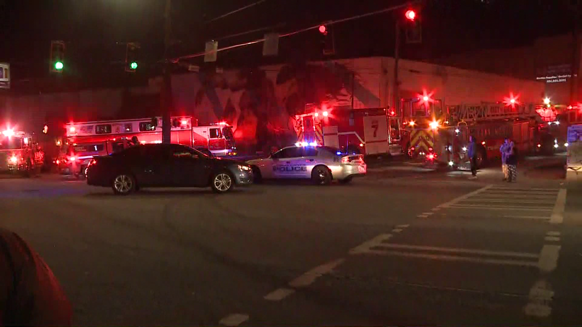 Fire at Paris on Ponce crews responding