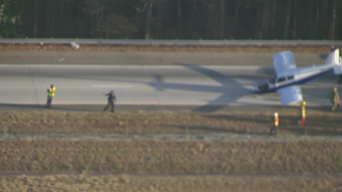 Plane lands on I-985 in Gwinnett County | Chopper Footage