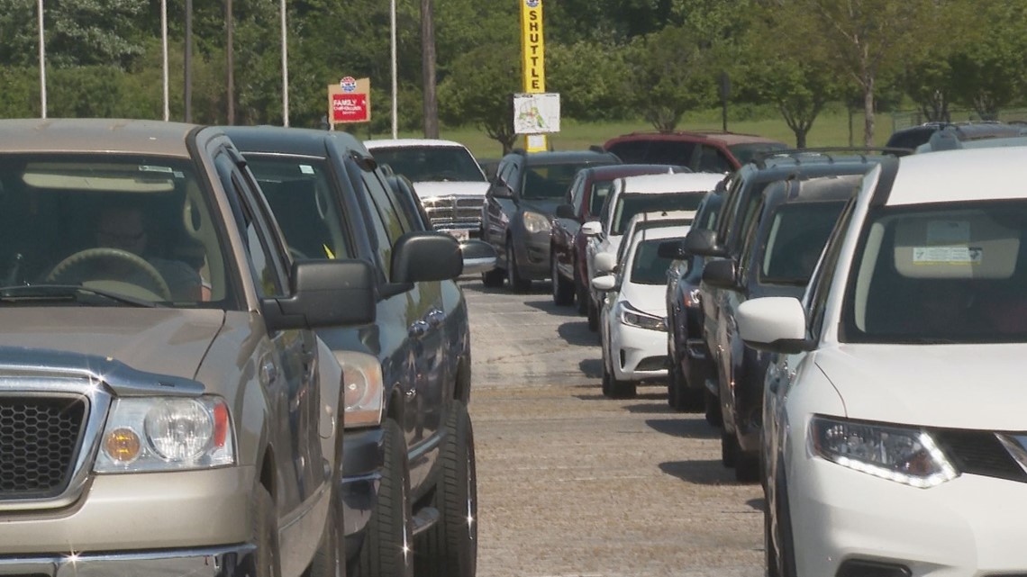 Atlanta Motor Speedway food bank draws hundreds