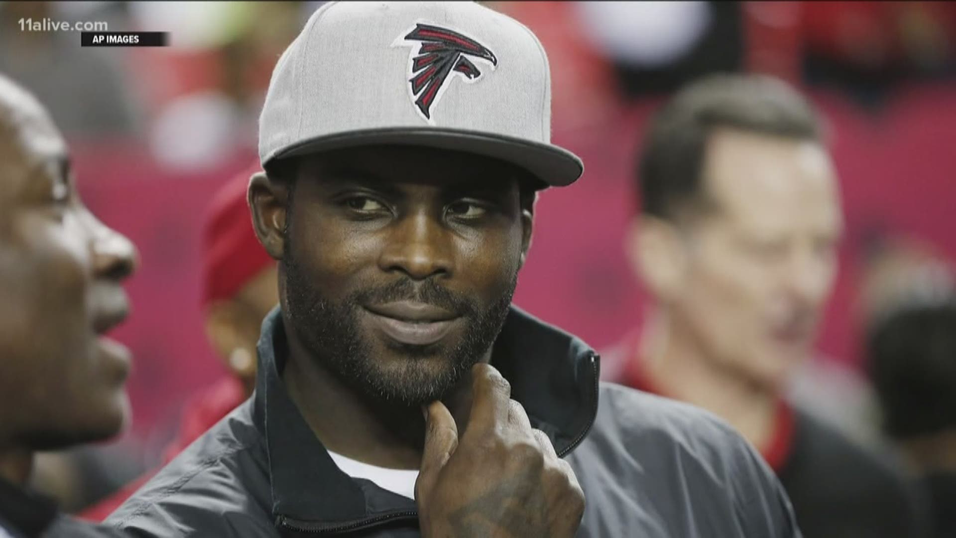 Petitions have circulated demanding the removal of Vick as an honorary Pro Bowl captain since he was announced as one.