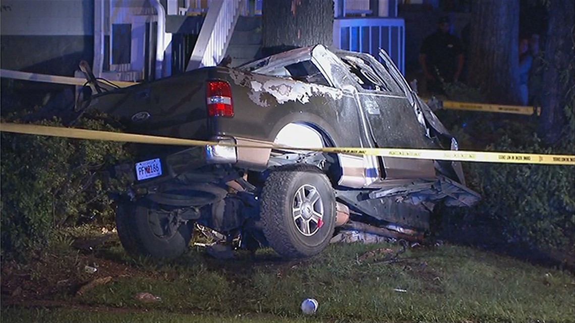Driver killed after crashing into tree in East Atlanta | 11alive.com